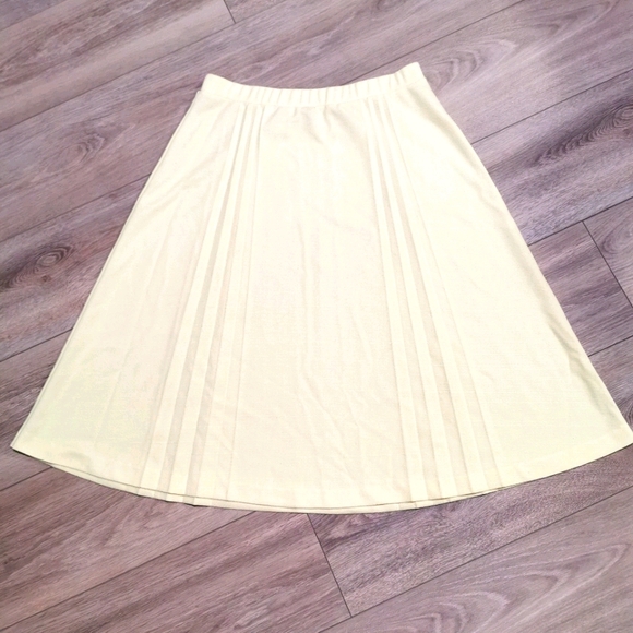 Vintage Glenayr Kitten 70's Pale Yellow Suit - Picture 4 of 6